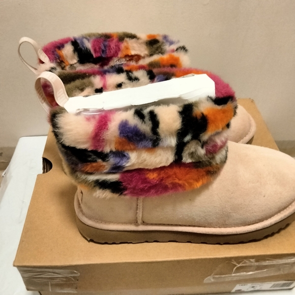 UGG Fluff Mini Quilted Motlee Boots (Size 8 Women's - Picture 7 of 11